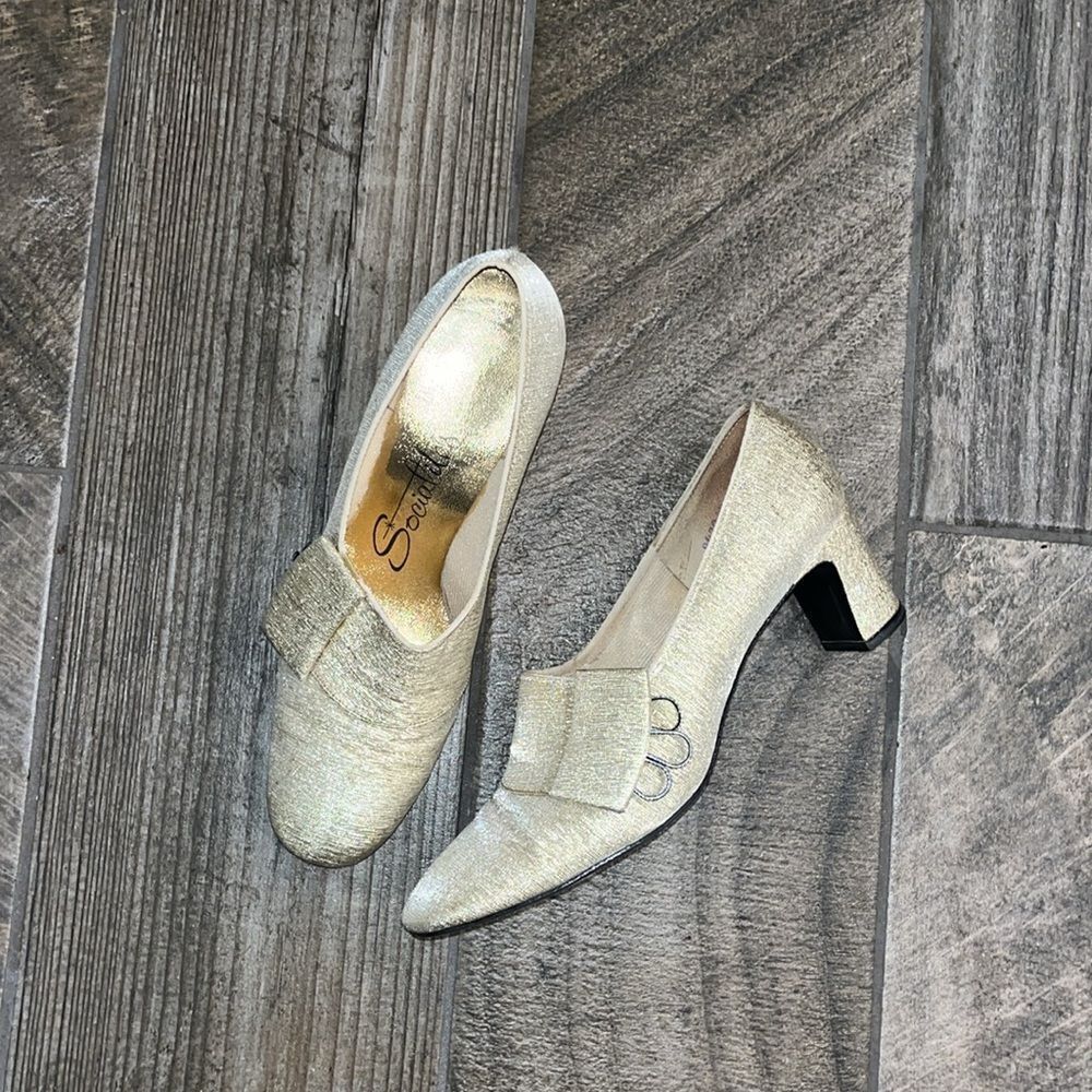 Vintage Socialites shimmery gold 2” heels